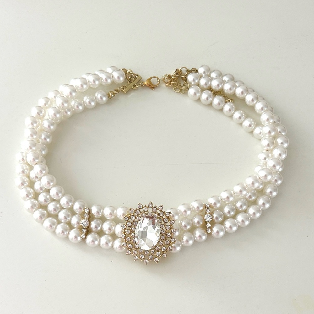 Elegant Faux Pearl and Crystal Choker Necklace